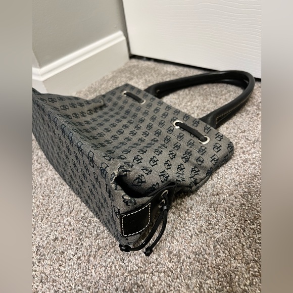 Vintage Dooney & Bourke hang bag - Picture 5 of 11